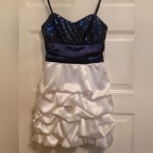 Stunning Navy sequin mini w/white ruched skirt. Homecoming semi-formal sz 5-6